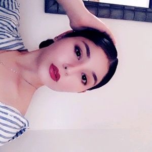 Meet your Posher, Leslie